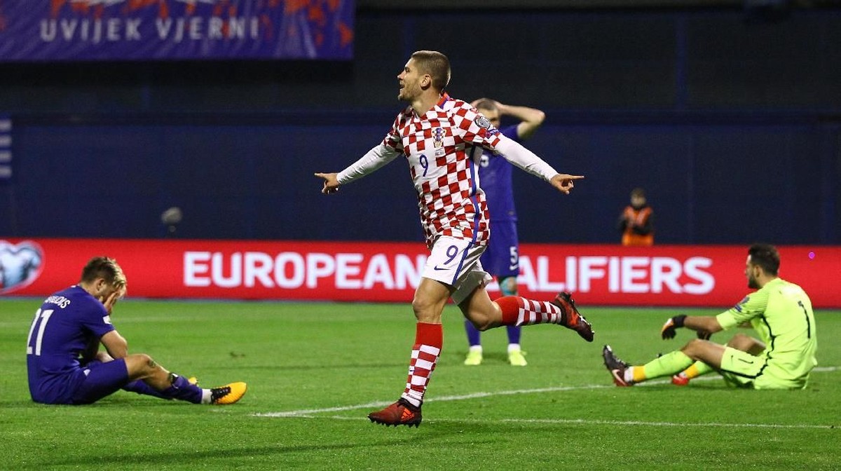 Andrej Kramaric merayakan gol keempat Kroasia (Antonio Bronic/Reuters)
