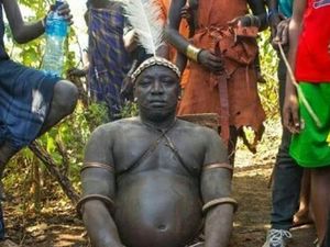 Suku Bodi Minum Darah Demi Mendapatkan Tubuh Besar dan Perut Buncit