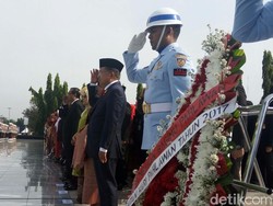 Peringatan Hari Pahlawan, Sirine Panjang Berbunyi di TMP Kalibata