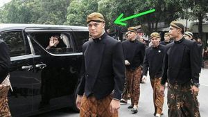 Busana Paspampres Saat Amankan Jokowi: Jas, Batik, hingga Beskap
