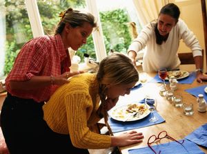Hal-hal Simpel Seputar Makanan yang Sering Bikin Tersedak