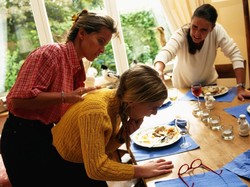 Hal-hal Simpel Seputar Makanan yang Sering Bikin Tersedak