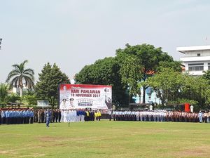 Sirene Iringi Hening Cipta Upacara Hari Pahlawan di Surabaya