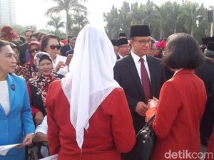 Gubernur Anies Ikut Upacara Peringatan Hari Pahlawan di TMP Kalibata