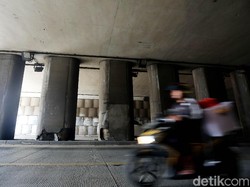Tiang Underpass Pondok Indah Bolong, Bahaya Nggak Sih?
