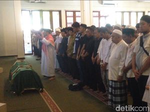 Begini Suasana Jenazah Letty Disalatkan di Masjid Al Hidayah