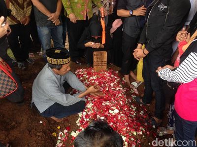 Tangis Keluarga di Pusara dr Letty yang Tewas Ditembak