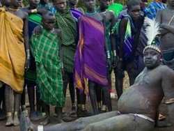 Suku Ini Anggap Pria Semakin Buncit, Semakin Tampan