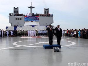 OSO Pimpin Upacara Hari Pahlawan di KRI Dokter Soeharso