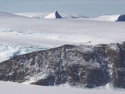 Mengapa Pesawat Dilarang Terbang Melintasi Antartika?