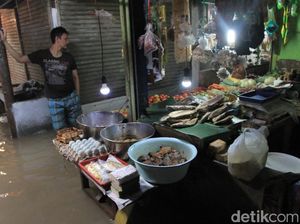Banjir Kabupaten Bandung Lumpuhkan Aktivitas Ekonomi Warga