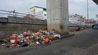 Before-After Sampah Busuk di Flyover Kebayoran Lama Jadi Taman