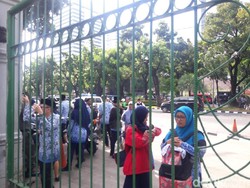 Sejumlah PNS DKI Terlambat Ikuti Upacara Hari Pahlawan