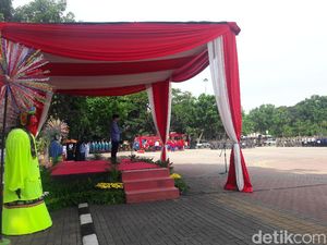 Sandiaga Pimpin Upacara Peringatan Hari Pahlawan di Monas