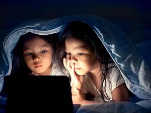 Yuk Lakukan Hal Ini Agar si Kecil Nggak Lengket Sama Gadget