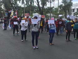 Ratusan Buruh di Sumut Demo Tolak UMP Murah