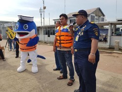 Si Bombang, Maskot Keselamatan Pelayaran Curi Perhatian Warga