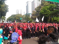 Dari Balkot DKI, Sebagian Massa Buruh Long March ke Istana