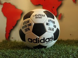 Lawan Rasialisme, Adidas Bikin Batas Minimum Pekerja Berkulit Hitam