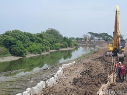 Surabaya Teruskan Proyek Tanggul Kali Lamong