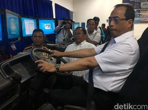 Akhir Pekan, Menhub Ngetes Bikin SIM A Umum Taksi Online