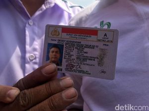 Ratusan Pengemudi Taksi Online Bikin SIM A Umum Ratusan Pengemudi Taksi Online Bikin SIM A Umum