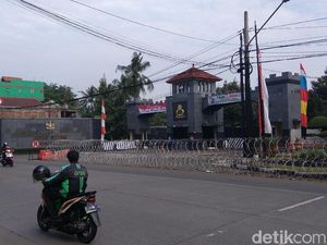 Kawat Berduri Masih Terpasang di Depan Mako Brimob