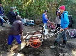 Taksi di Jalur Pendakian Gunung Ijen yang Tak Murah