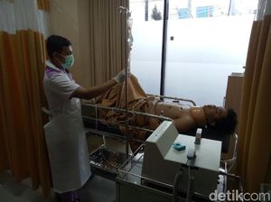 Pemotor di Sukabumi Tertabrak Kereta Perbaikan Rel