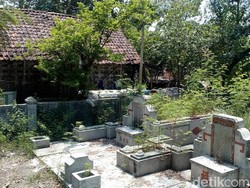 Menengok Kampung di Mojokerto yang Berdiri di Lahan Makam Cina
