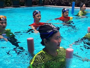 Mengatasi Nyeri Pinggang dengan Berenang