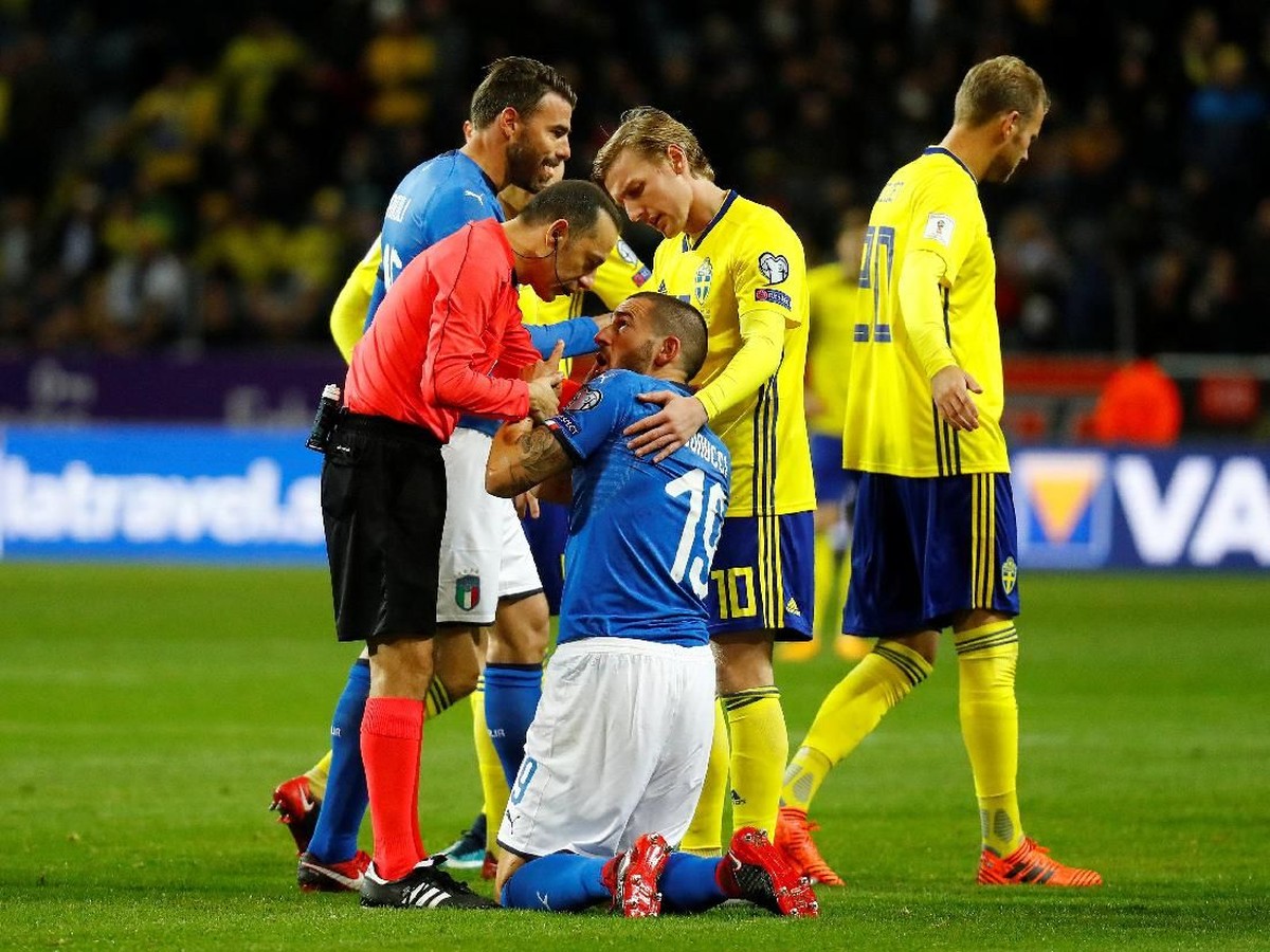 Timnas Italia saat melawan Swedia di leg I playoff Piala Dunia 2018 (Foto: Kai Pfaffenbach/Reuters)