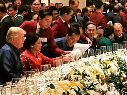 Keakraban Jokowi, Iriana, dan Trump di Gala Dinner APEC