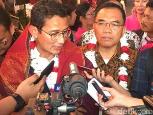Ikut Tari Tor-tor di Gereja HKBP Cilincing, Sandi Teringat Masa SD