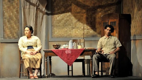 Reza Rahadian di antara Empat Wanita dalam Perempuan Perempuan Chairil