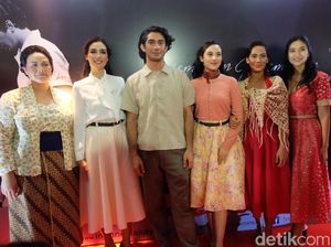 Happy Salma Deg-degan di Pentas Pertama Perempuan Perempuan Chairil