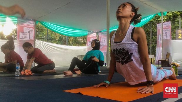 4 Gerakan Yoga Asana buat Turunkan Berat Badan