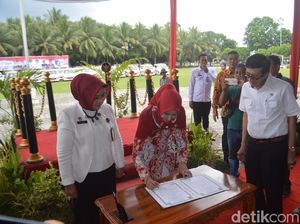 Pemkab Jember Luncurkan 40 Ambulans Desa Pemkab Jember Luncurkan 40 Ambulans Desa