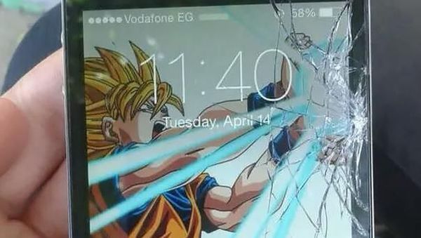 Tampilan Layar Ponsel Retak Disulap Jadi Keren