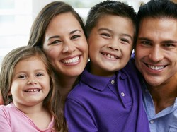 Beda Gaya Pengasuhan Ayah dan Bunda