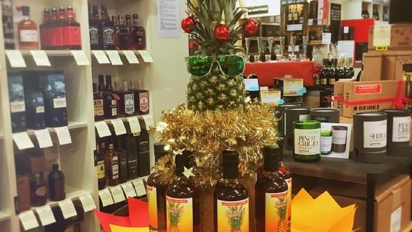 Nanas Kini Jadi Pilihan Trendi Pengganti Cemara untuk Pohon Natal