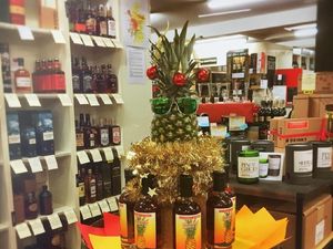 Nanas Kini Jadi Pilihan Trendi Pengganti Cemara untuk Pohon Natal