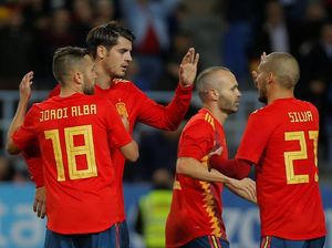 Spanyol Bikin Tim Lain Terlihat Lebih Buruk Spanyol Bikin Tim Lain Terlihat Lebih Buruk