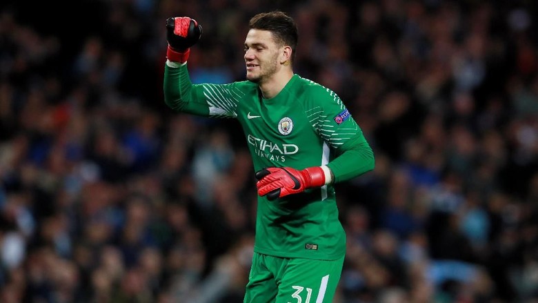 Ederson Dianggap Punya Modal untuk Jadi Kiper Terbaik Dunia Ederson Dianggap Punya Modal untuk Jadi Kiper Terbaik Dunia