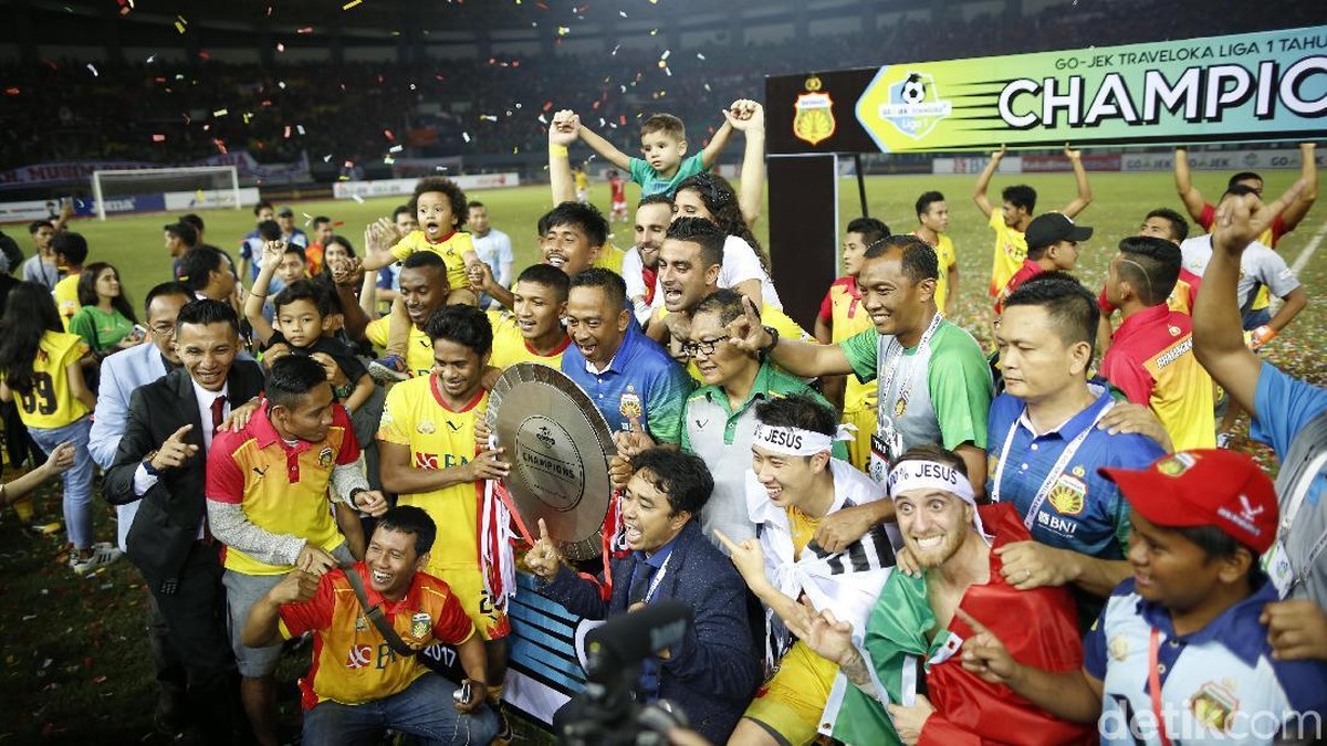 Perayaan juara Bhayangkara FC usai memenangi Liga 1 musim lalu. (Foto: Rachman Haryanto/detikSport)