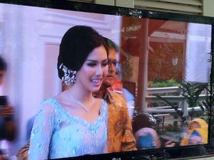 Gelar Lamaran, Syahnaz Sadiqah Cantik Berkebaya Biru