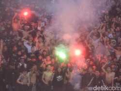 Oknum Bobotoh yang Bikin Persib Didenda Dilarang Lagi Nonton di Stadion