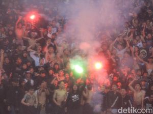 Oknum Bobotoh yang Bikin Persib Didenda Dilarang Lagi Nonton di Stadion Oknum Bobotoh yang Bikin Persib Didenda Dilarang Lagi Nonton di Stadion