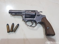 Warga Aceh Serahkan Senjata Sisa Konflik ke Polisi