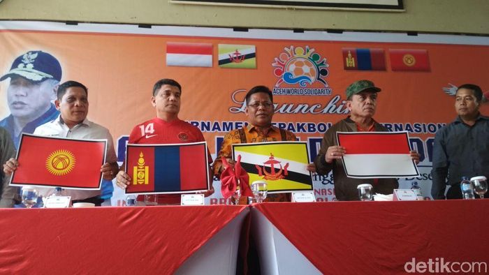 Konferensi pers Aceh World Solidarity Cup, Minggu (12/11/2017). (Agus Setyadi/detikSport) Konferensi pers Aceh World Solidarity Cup, Minggu (12/11/2017). (Agus Setyadi/detikSport)